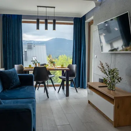 アパート Invest Widok 800 A7 シクラルスカ・ポレンバ